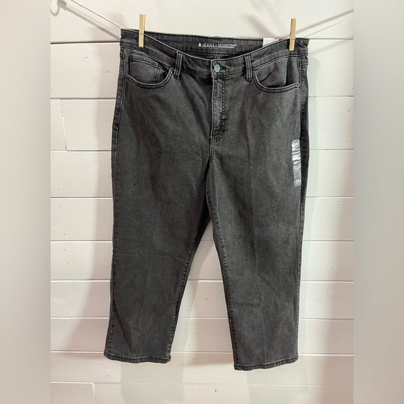 🖤 R JEANS Classic Straight Black Denim – Size 34 Petite (NWT) - Picture 1 of 7